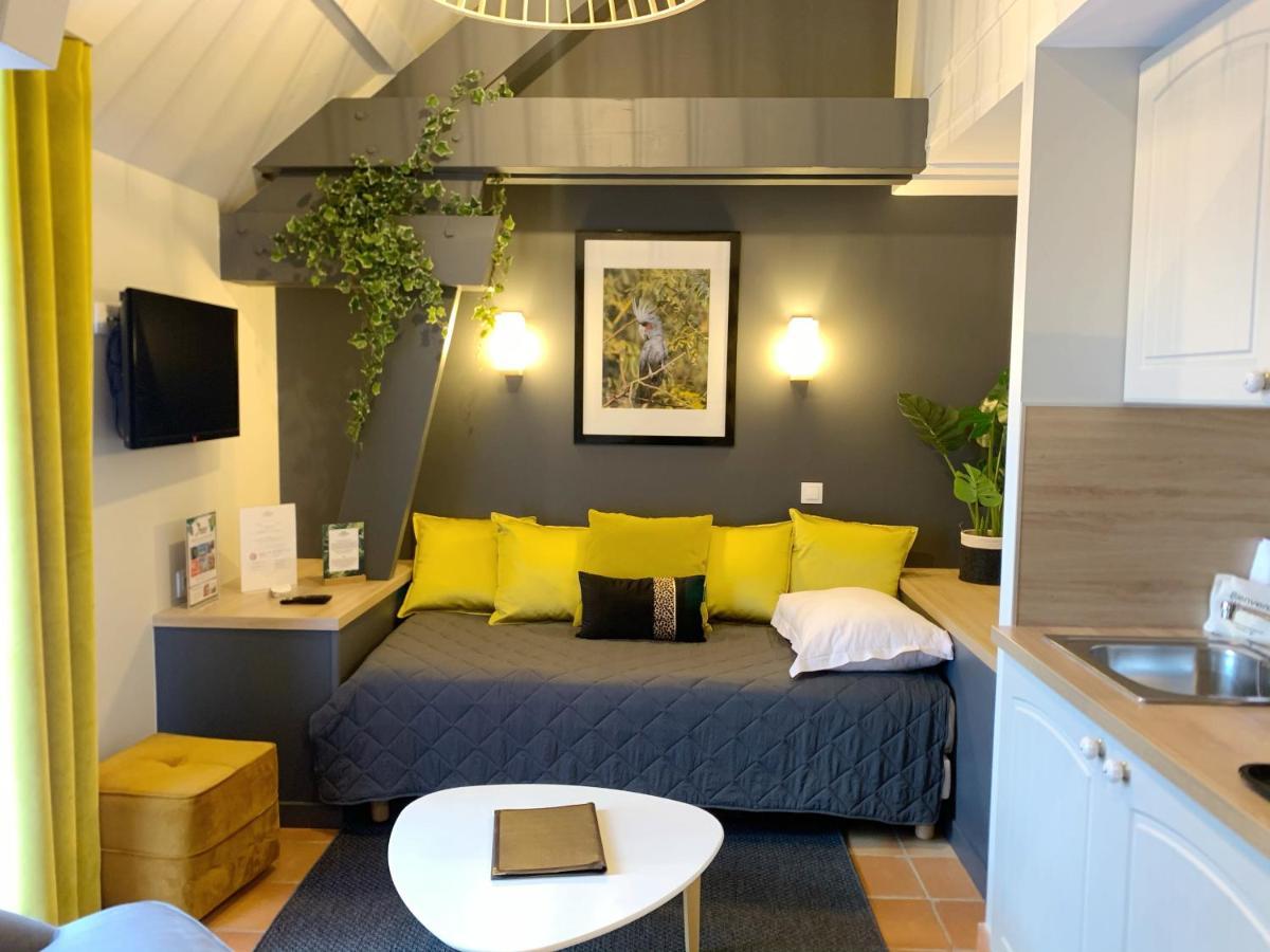 Hotel Les Suites - Domaine De Crecy Екстериор снимка