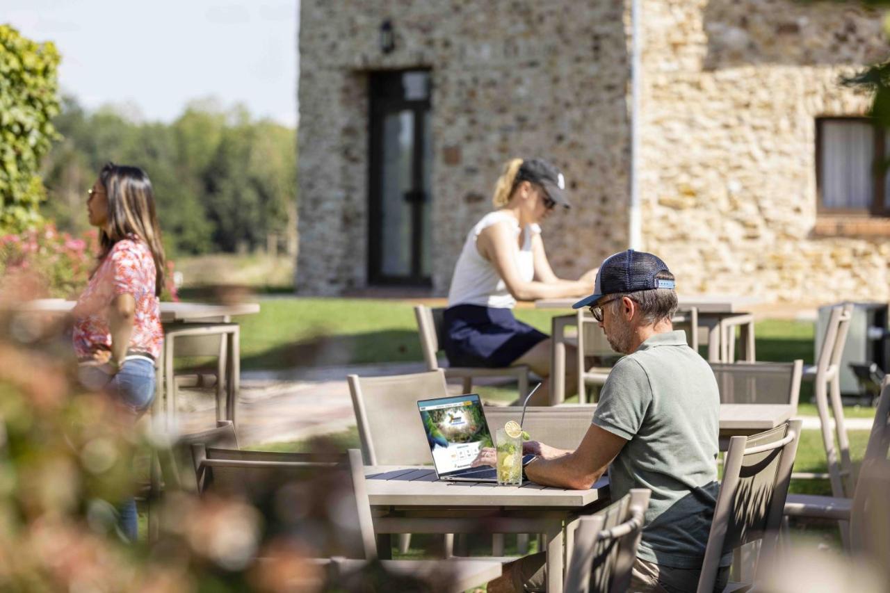 Hotel Les Suites - Domaine De Crecy Екстериор снимка