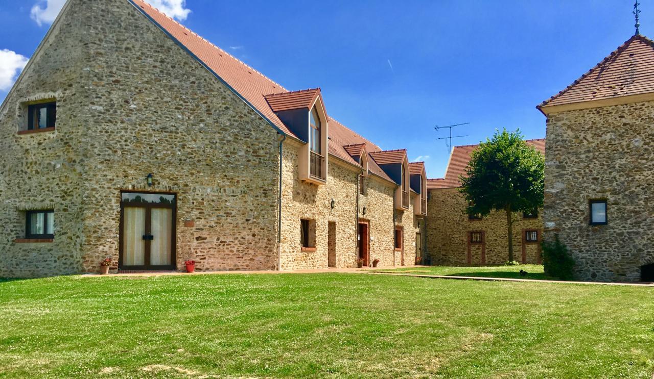 Hotel Les Suites - Domaine De Crecy Екстериор снимка