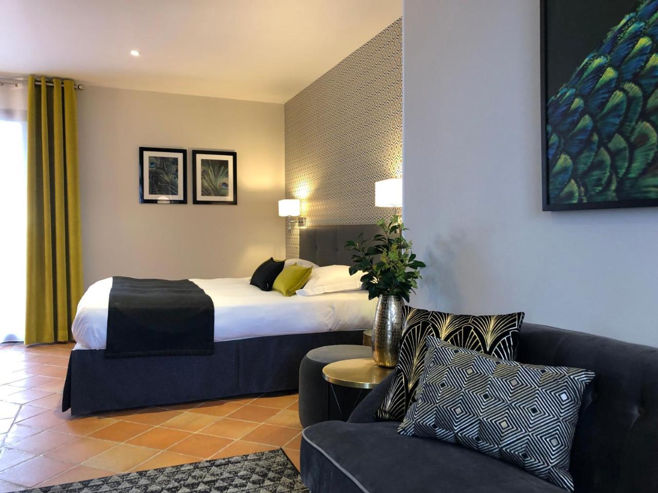 Hotel Les Suites - Domaine De Crecy Екстериор снимка