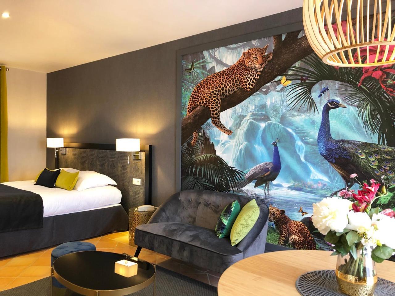 Hotel Les Suites - Domaine De Crecy Екстериор снимка