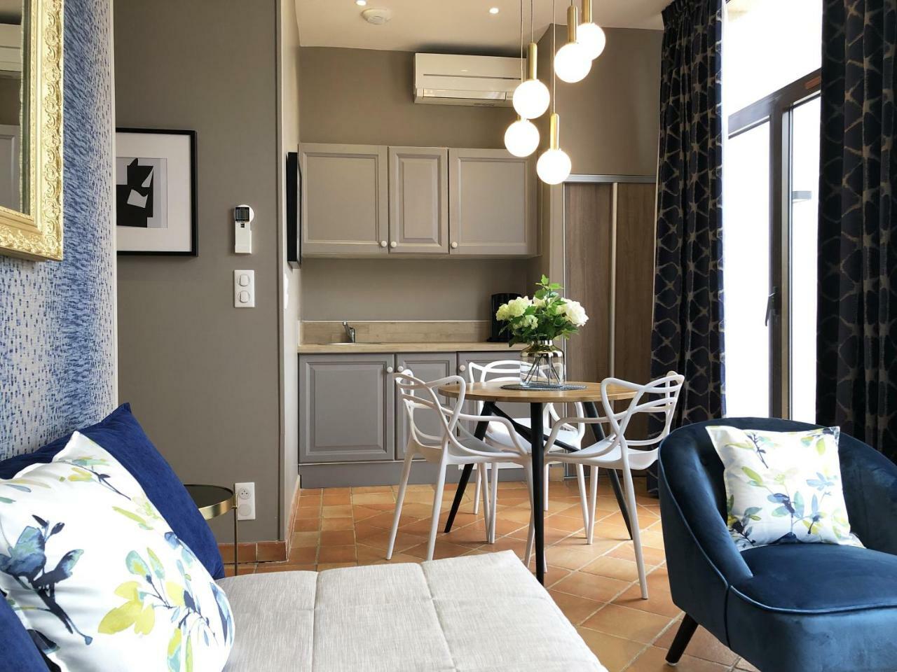 Hotel Les Suites - Domaine De Crecy Екстериор снимка
