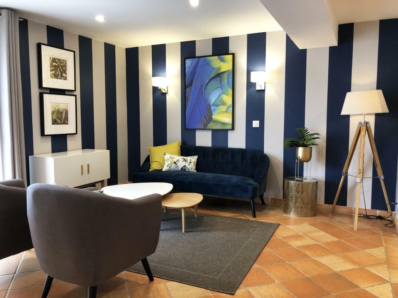 Hotel Les Suites - Domaine De Crecy Екстериор снимка