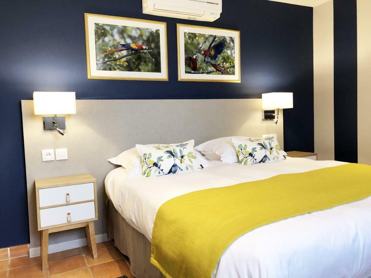 Hotel Les Suites - Domaine De Crecy Екстериор снимка