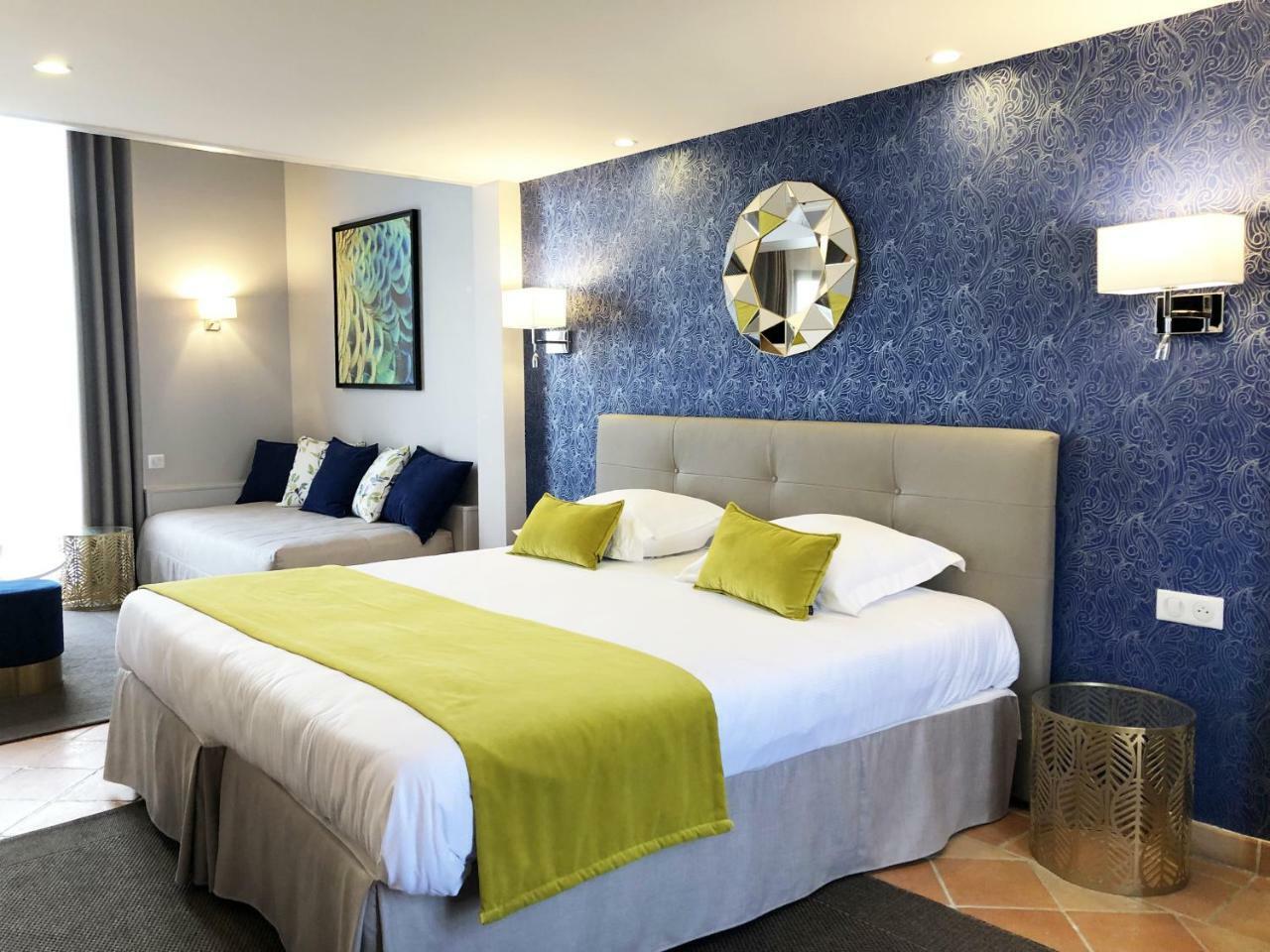Hotel Les Suites - Domaine De Crecy Екстериор снимка